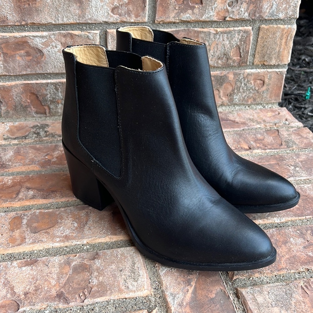 Like New Nisolo Heeled Chelsea Boots Size 10